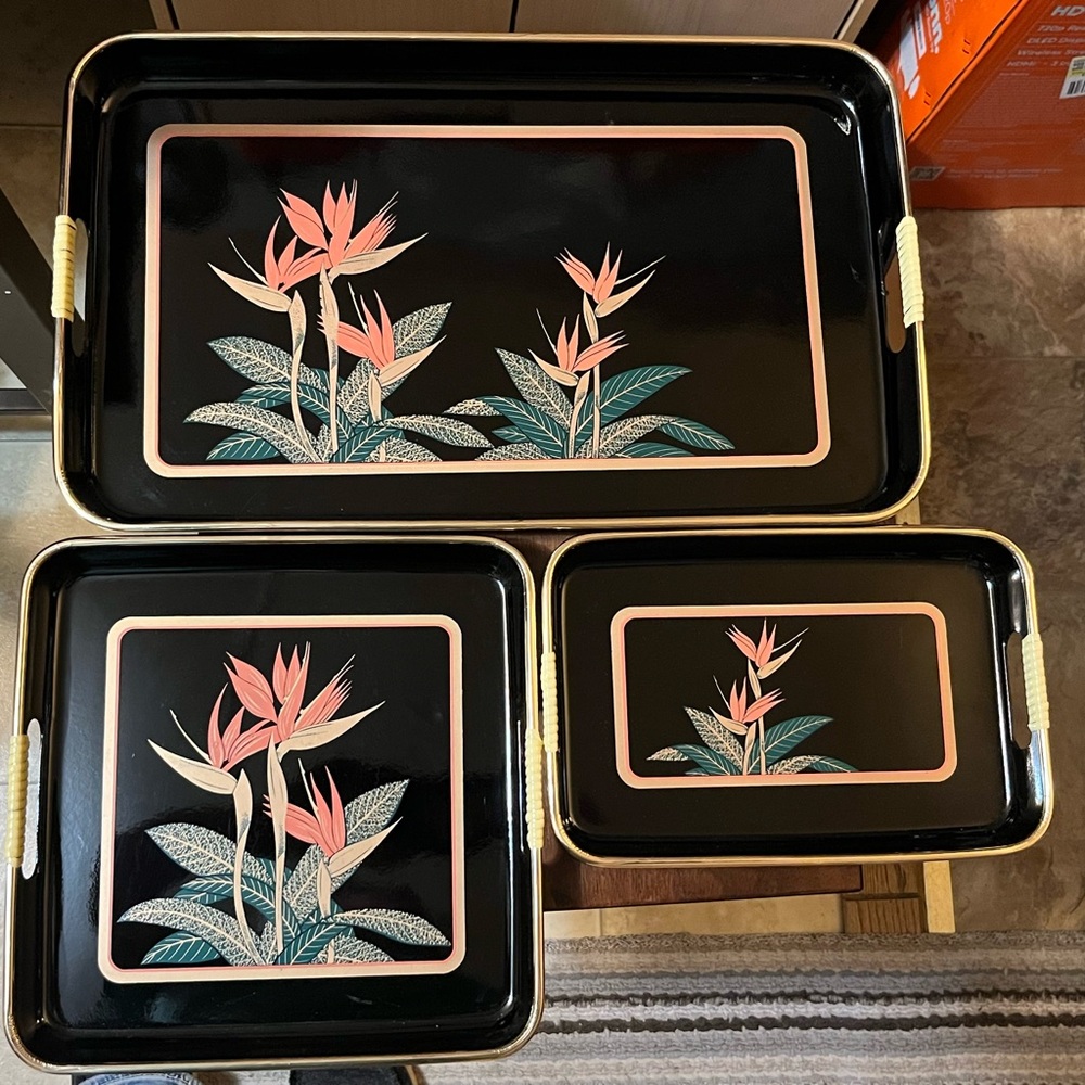 Vintage Black Lacquerware Trays 3 Piece Set. Japanese feat. ‘Birds of Paradise’